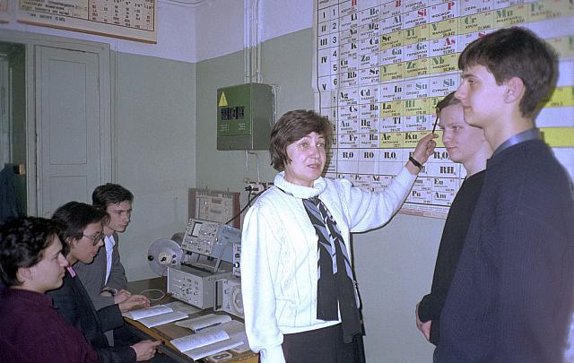 Н.В.Григорьева на занятии по радиоматериалам